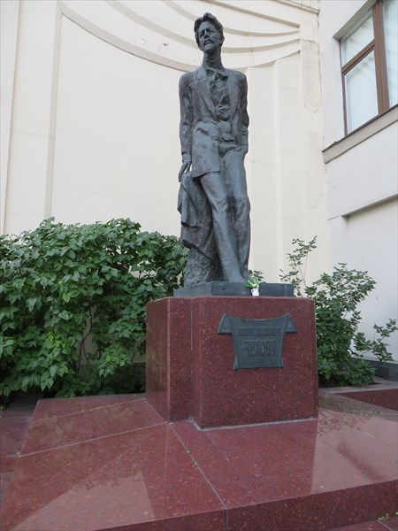 172-памятник Чехову в Камергерском